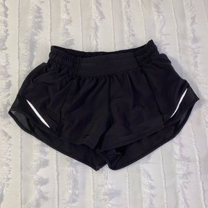 Black Lululemon Hotty Hot Short II, 2.5”